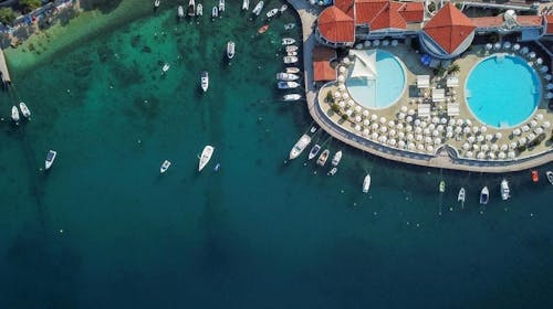 Hotel Katarina - Rujansko wellness opuštanje za velike obitelji u Selcu, Selce, Hrvatska - 1.025 EUR - 3x noćenje u Superior obiteljskoj sobi s francuskim balkonom (2 povezane sobe) za 2 osobe (4 djece do 11,99 godina besplatno), Polupansion