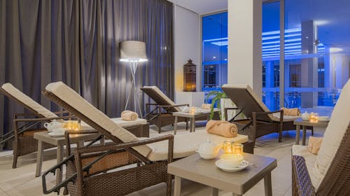 Hotel Katarina - Jesensko wellness opuštanje za velike obitelji u Selcu, Selce, Hrvatska - 859 EUR - 3x noćenje u Superior obiteljskoj sobi s francuskim balkonom (2 povezane sobe) za 2 osobe (4 djece do 11,99 godina besplatno), Polupansion