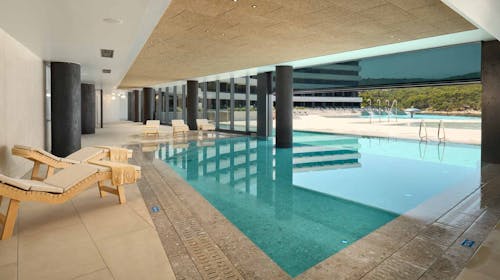 Grand Hotel View - Obiteljski kraj ljeta na Braču - Posebna akcijska cijena, Postira, Hrvatska - 682 EUR - 3x noćenje u dvokrevetnoj Superior sobi s balkonom (pogled more) i 2 pomoćna ležaja za 2 osobe (2 djece do 11,99 godina besplatno), Polupansion