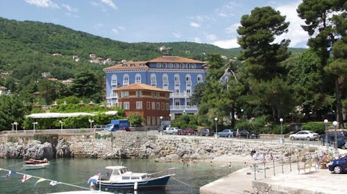 Hotel Park - Jesen u Lovranu, Lovran, Hrvatska - 350 EUR - 2x noćenje u dvokrevetnoj sobi morska strana za 2 osobe (1. dijete do 13,99 godina i 2. dijete do 2,99 godina besplatno), Polupansion (doručak i večera)