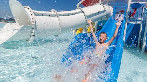Camping Park Umag - Obiteljski odmor u Istri, Umag, Hrvatska - 217 EUR - 3x noćenje u Classic mobilnoj kućici za do 6 osoba (4 odrasle osobe i 2 djece do 11 godina), Korištenje bazena Central Area s gusarskim brodom i novog Canova pool