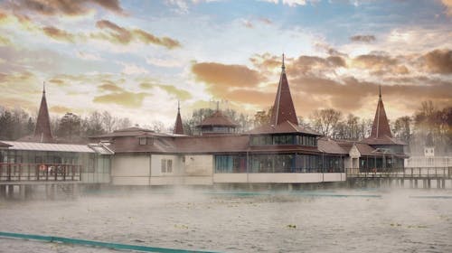 Arany Szőlő Wellness Apartmanház Hévíz - Jesenski paket, Hévíz, Mađarska - 206 EUR - 5x noćenje u apartmanu za 2 osobe (1. dijete do 11,99 godina i 2. dijete do 5,99 godina besplatno), Korištenje infra saune