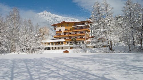 Hotel Tramser Hof - Savršen zimski odmor, Landeck, Austrija - 1.719 EUR - 7x noćenje u Standard dvokrevetnoj sobi za 2 osobe (1 dijete do 12,99 godina besplatno), Polupansion