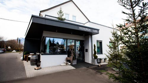 Hotel Wallnerwirt - Savršen zimski odmor udvoje, Arnoldstein, Austrija - 879 EUR - 5x noćenje u Classic dvokrevetnoj sobi za 2 osobe, Polupansion