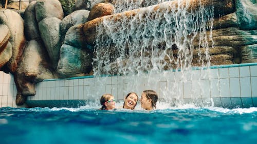 Terme Čatež - Hotel Toplice - Jesenska obiteljska termalna zabava, Čatež ob Savi, Slovenija - 495 EUR - 2x noćenje u dvokrevetnoj sobi s balkonom ili sobi s terasom u prizemlju za 2 osobe (1 dijete do 11,99 godina i 1 dijete do 5,99 godina besplatno), Polupansion