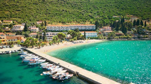 Hotel Faraon - All inclusive kraj ljeta u Dalmaciji, Trpanj, Hrvatska - 545 EUR - 5x noćenje u dvokrevetnoj Comfort sobi s balkonom (pogled more) za 2 osobe (1 dijete do 11,99 godina besplatno), All inclusive s uključenim pićem uz obroke