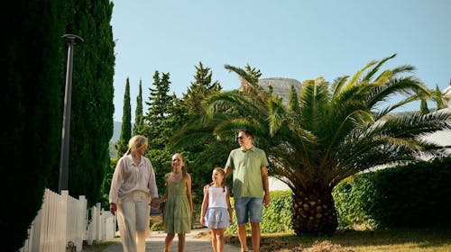 Bluesun Holiday Village Bonaca - Ljeto u rujnu s punim pansionom na Braču, Bolč, Hrvatska - 440 EUR - 2x noćenje u Standard dvokrevetnoj sobi plus s balkonom (morska strana) za 2 osobe (1 dijete do 9,99 godina besplatno), Puni pansion
