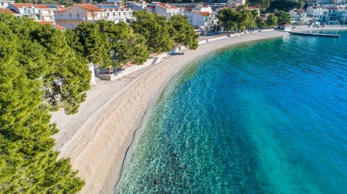 Hotel Bella Vista - Ljeto u rujnu u Drveniku, Drvenik, Hrvatska - 279 EUR - 2x noćenje u dvokrevetnoj sobi pogled park za 2 osobe (1. dijete do 11,99 godina i 2. dijete do 2,99 godina besplatno), Polupansion (buffet doručak i večera)