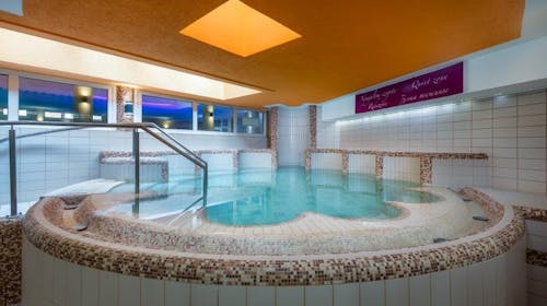 Lotus Therme Hotel & Spa - Luksuzan wellness odmor u Hévízu, Hévíz, Mađarska - 438 EUR - 2x noćenje u Standard dvokrevetnoj sobi za 2 osobe, Polupansion