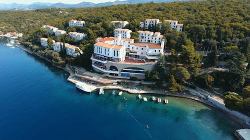 Uvala Scott - Kraj ljeta u Kraljevici - Standard soba, Kraljevica, Hrvatska - 150 EUR - 2x noćenje u dvokrevetnoj Standard sobi s pomoćnim ležajem za 2 osobe (1 dijete 13,99 godina besplatno), Polupansion (buffet doručak i večera)