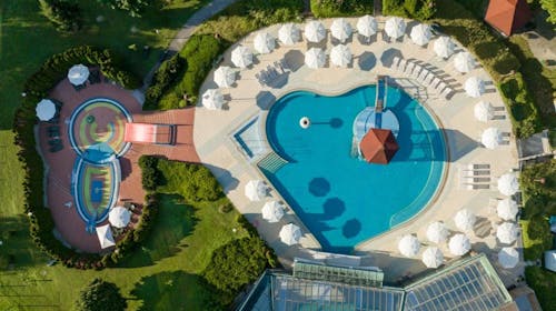 Hotel Ajda - Obiteljski odmor u Termama 3000 tijekom vikenda, Moravske Toplice, Slovenija - 418 EUR - 2x noćenje u Standard dvokrevetnoj sobi s pomoćnim ležajem za 2 osobe (1 dijete do 11,99 godina besplatno), Polupansion (buffet doručak i večera)