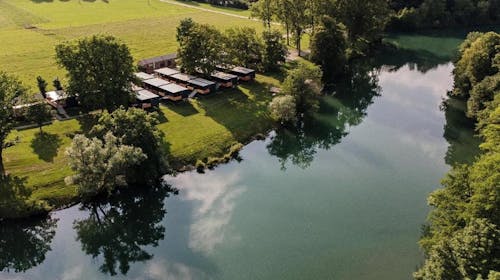 Magnolia House by the river - Jesenski odmor na rijeci Kupi - Mobilna kućica BB2, Gradac, Slovenija - 256 EUR - 2x noćenje u opremljenim mobilnim kućicama "Magnolia BB2" za 2 osobe, Posteljinu i ručnike