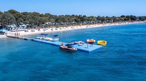 Bi Village Holiday Center - Last minute ljeto u vrhunskom kampu - Mobile Home Laguna ili Comfort, Fažana, Hrvatska - 455 EUR - 3x noćenje u mobilnoj kućici Lodge Prestige Laguna ili Lodge Comfort (ovisno o raspoloživosti) za 6 osoba, Posteljina i ručnici