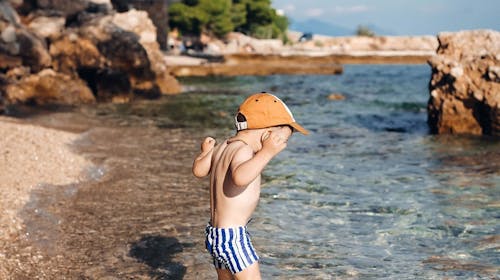 Sagitta Holiday Resort - Last minute obiteljski kraj ljeta u Omišu - Superior obiteljski apartman, Omiš, Hrvatska - 396 EUR - 2x noćenje u Superior obiteljskom apartmanu s bočnim pogledom na more i balkonom (2+2) za 2 osobe (2 djece do 13,99 godina i 1 dijete do 7,99 godina besplatno), All inclusive