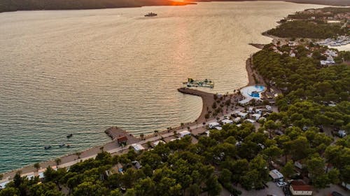 Amadria Park Camping Šibenik - Čarobna jesen u Solarisu - Standard mobilna kućica, Šibenik, Hrvatska - 234 EUR - 2x noćenje u Standard mobilnoj kućici za do 6 osoba (4 odrasle osobe i 2 djece do 11,99 godina besplatno), Piće dobrodošlice prilikom prijave