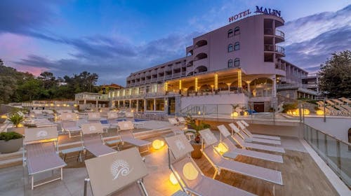 Hotel Malin - Rujansko ljeto u vrhunskom hotelu na Krku, Malinska, Hrvatska - 696 EUR - 2x noćenje u obiteljskoj sobi za 2 osobe (2 djece do 12 godina besplatno), Polupansion
