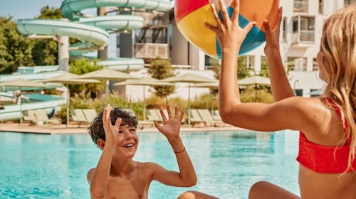 Falkensteiner Family Hotel Diadora - Last minute zabavni odmor za obitelji - Falky room 2+2, Petrčane, Hrvatska - 998 EUR - 2x noćenje u Family Superior sobi s balkonom za 2 osobe (2 djece do 11,99 godina besplatno), Polupansion