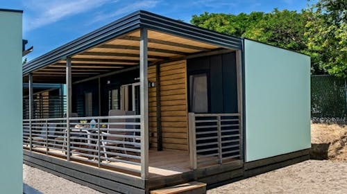 Kamp Almissa - Last minute odmor u Dalmaciji - Mobilna kućica Adria Superior, Omiš, Hrvatska - 363 EUR - 3x noćenje u mobilnoj kućici Adria Superior 4+1 (C2 zona, zadnji red) za do 5 osoba (4 odrasle osobe i 1 dijete do 11,99 godina), Korištenje posteljine i ručnika