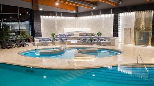 Hotel Azúr - Obiteljski wellness odmor, Siofok, Mađarska - 775 EUR - 5x noćenje u Superior obiteljskoj sobi za 2 osobe (2 djece do 13,99 godina besplatno), Polupansion