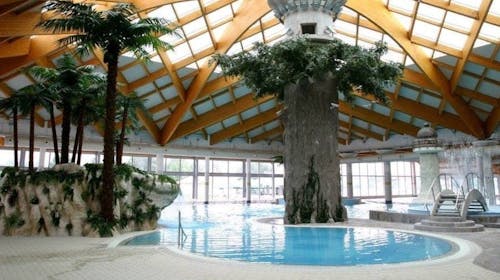 Hotel Hills Spa & Thermal Resort - Obiteljski jesenski paket wellnessa i zabave s punim pansionom u Sarajevu, Sarajevo, Bosna i Hercegovina - 393 EUR - 2x noćenje u dvokrevetnoj Deluxe sobi za 2 osobe (1 dijete do 6 godina i 1 dijete do 12 godina besplatno), Puni pansion