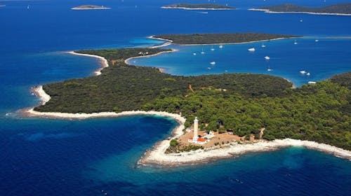 Hotel Luka - Odmor u rujnu u srcu slikovite Dalmacije, Luka, Hrvatska - 265 EUR - 3x noćenje u dvokrevetnoj sobi za 2 osobe (1 dijete do 11,99 godina besplatno), Polupansion