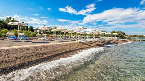 Hotel Malin - Poletje v vrhunskem hotelu na Krku - Obiteljska soba, Malinska, Hrvatska - 1.972 EUR - 5x noćenje u obiteljskoj sobi za 2 osobe (2 djece do 12 godina besplatno), Polupansion