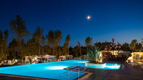 Santa Marina Boutique Camping - Premium glamping, Poreč, Hrvatska - 310 EUR - 5x noćenje u premium glamping šatoru s 2 spavaće sobe za do 5 osoba (4 odrasle osobe i 1 dijete do 11,99 godina), Posteljina i ručnici