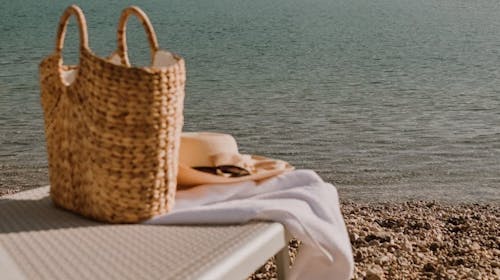 Kamp Tiha Šilo - Čarobna jesen na Krku, Šilo, Hrvatska - 259 EUR - 3x noćenje u Premium Family mobilnoj kućici za 4 osobe, 1x tijekom boravka korištenje tenis terena s opremom u trajanju od 2 sata (uz prethodnu najavu)