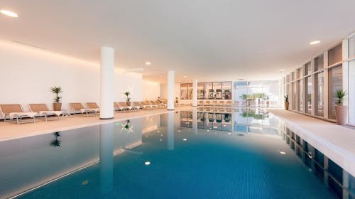Hotel Olympia - Jesensko wellness opuštanje u Vodicama - Classic soba - 72-satna akcija, Vodice, Hrvatska - 249 EUR - 2x noćenje u dvokrevetnoj Classic sobi s balkonom (pogled park) za 2 osobe (1 dijete do 12,99 godina besplatno), Polupansion