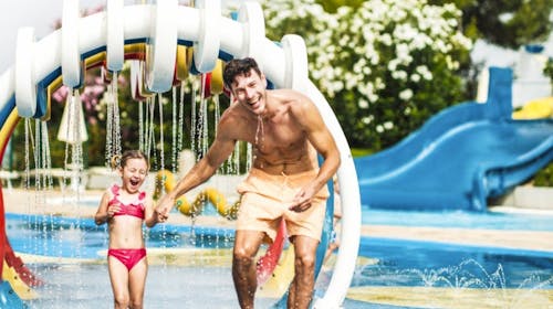Zaton Holiday Resort - Aktivni odmor u mobilnim kućicama Superior s polupansionom, Zaton, Hrvatska - 108 EUR - 1x noćenje u dvosobnoj mobilnoj kućici Superior za do 5 osoba (2 odrasle osobe i 3 djece do 17,99 godina), Polupansion (buffet doručak i večera; točeno piće uz večeru)