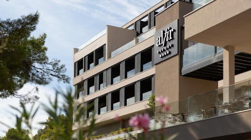 Aminess Alfir Hotel - Last minute odmor na Korčuli, Korčula, Hrvatska - 279 EUR - 2x noćenje u Premium suite s balkonom za 2 osobe (2 djece do 9,99 godina besplatno), Polupansion i uključeno piće uz večeru