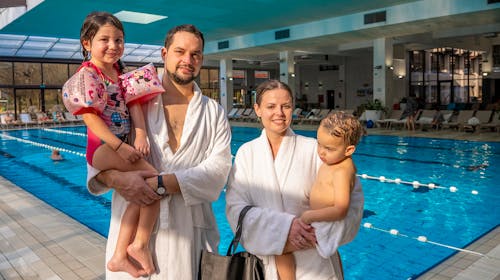 Kamp Terme Jezerčica - Opuštanje u mobilnim kućicama s polupansionom tijekom vikenda, Donja Stubica, Hrvatska - 299 EUR - 2x noćenje u mobilnoj kućici "Exclusive 4+2" za 2 osobe (2 djece do 4,99 godina besplatno), Polupansion