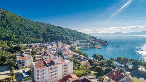 Hotel Bella Vista - Ljeto u rujnu u Drveniku, Drvenik, Hrvatska - 798 EUR - 7x noćenje u dvokrevetnoj sobi pogled park za 2 osobe (1. dijete do 11,99 godina i 2. dijete do 2,99 godina besplatno), Polupansion (buffet doručak i večera)