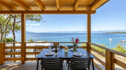 Glavotok Premium Green Camp - Last minute odmor na otoku Krk, Krk, Hrvatska - 215 EUR - 2x noćenje u Premium mobilnoj kućici (4+1) za 4 osobe (1 dijete do 11,99 godina besplatno), Posteljina i ručnici
