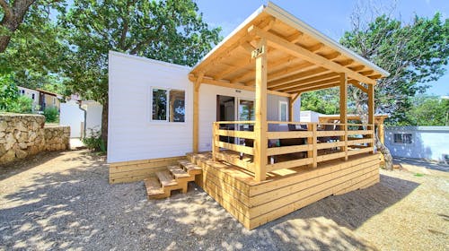 Glavotok Premium Green Camp - Last minute odmor na otoku Krk, Krk, Hrvatska - 565 EUR - 5x noćenje u Premium mobilnoj kućici (4+1) za 4 osobe (1 dijete do 11,99 godina besplatno), Posteljina i ručnici