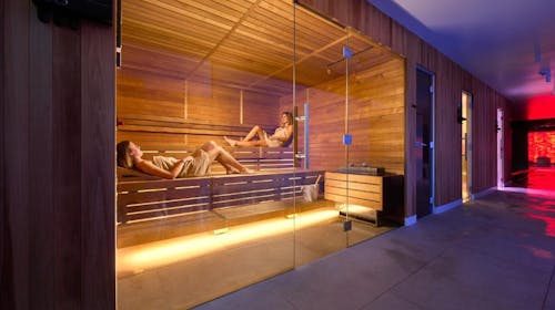 Grand Hotel View - Romantična wellness jesen na Braču - 72-satna akcija, Postira, Hrvatska - 248 EUR - 2x noćenje u dvokrevetnoj Superior sobi s balkonom (pogled more) za 2 osobe, Polupansion s uključenim bezalkoholnim pićem