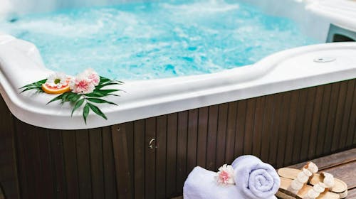 VSG Resort - Produženo ljeto i wellness odmor na otoku Krku, Klimno, Hrvatska - 179 EUR - 2x noćenje u jednosobnom apartmanu (2+2) s privatnom terasom za 2 osobe, Korištenje unutarnjeg grijanog bazena, saune i vanjskog jacuzzija (uz prethodnu rezervaciju)