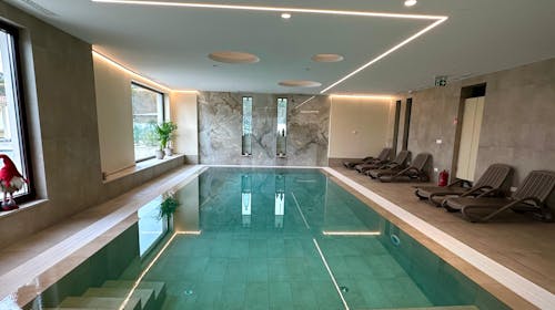 VSG Resort - Produženo ljeto i wellness odmor na otoku Krku, Klimno, Hrvatska - 399 EUR - 3x noćenje u dvosobnom Deluxe apartmanu s privatnom terasom (4+2) za 2 osobe, Korištenje unutrašnjeg grijanog bazena, saune i vanjskog jacuzzija (uz prethodnu rezervaciju)