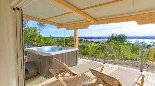 Holiday homes Kanajt - Wellness opuštanje na Krku - Holiday Homes Deluxe sa jacuzzijem, Punat, Hrvatska - 378 EUR - 1x noćenje u Holiday Homes Deluxe (4+2) sa jacuzzijem za 4 osobe, Bogati buffet doručak