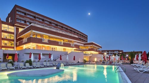 Hotel Albatros Plava Laguna - Obiteljska jesen u Poreču, Poreč, Hrvatska - 278 EUR - 2x noćenje u dvokrevetnoj Economy sobi s dodatnim ležajem za 2 osobe (1. dijete do 11,99 godina i 2. dijete do 4,99 godina besplatno), Polupansion