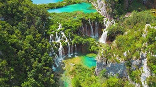 Hotel Jezero - Odmor na Plitvičkim jezerima s ulaznicama, Plitvička jezera, Hrvatska - 437 EUR - 2x noćenje u dvokrevetnoj Standard sobi za 2 osobe, Polupansion