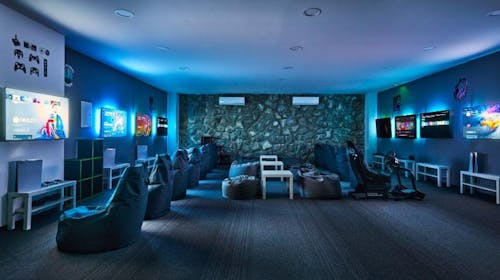 Magal Maradiso Hotel by Aminess - Jesenski odmor u Njivicama na Krku za 3 osobe, Njivice, Hrvatska - 200 EUR - 2x noćenje u dvokrevetnoj Comfort sobi na morskoj strani za 3 osobe, Polupansion