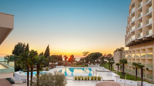 Hotel Materada Plava Laguna - Jesenski romantičan odmor u Poreču, Poreč, Hrvatska - 209 EUR - 2x noćenje u dvokrevetnoj Classic sobi s balkonom ili dvokrevetnoj Classic sobi s balkonom pogled na park i s francuskim ležajem za 2 osobe, Polupansion