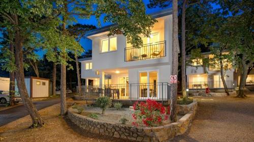 Holiday Homes Oštro Kraljevica - Last minute ljeto u Kraljevici, Kraljevica, Hrvatska - 195 EUR - 2x noćenje u dvoetažnoj kući (s dvije spavaće sobe i sofom na razvlačenje) za do 5 osoba, Košara svježeg voća