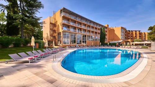 Hotel Umag Plava Laguna - Last minute odmor u hotelu uz obalu, Umag, Hrvatska - 388 EUR - 3x noćenje u dvokrevetnoj Classic sobi (pogled park) za 2 osobe, Polupansion