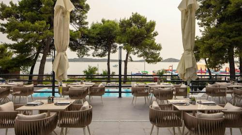 SeeSea Hotel - Obiteljski pozdrav ljetu u Vodicama, Vodice, Hrvatska - 390 EUR - 2x noćenje u See Suiti za 2 osobe (2 djece do 17,99 godina besplatno), Polupansion