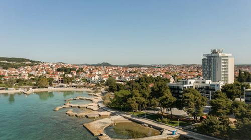 SeeSea Hotel - Jesen u Vodicama s uključenim punim pansionom, Vodice, Hrvatska - 360 EUR - 2x noćenje u See Suiti za 2 osobe (2 djece do 17,99 godina besplatno), Puni pansion