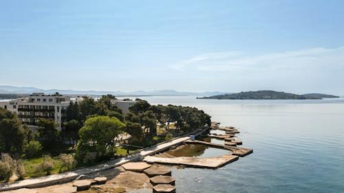 SeeSea Hotel - Obiteljski odmor u Vodicama - Posebna akcija, Vodice, Hrvatska - 180 EUR - 2x noćenje u dvokrevetnoj sobi za 2 osobe (1 dijete do 12,99 godina i 1 dijete do 2,99 godina besplatno), Polupansion