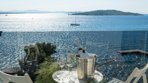 Villa Arausa - Obiteljska all inclusive light jesen - Posebna akcija, Vodice, Hrvatska - 192 EUR - 2x noćenje u dvokrevetnoj Standard sobi s balkonom morska strana za 2 osobe (1 dijete do 11,99 godina i 2. dijete do 2,99 godina besplatno), All inclusive light