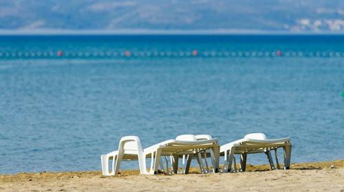 Kamp Almissa - Odmor u Dalmaciji - Mobilna kućica Adria Superior - Posebna akcija, Omiš, Hrvatska - 122 EUR - 2x noćenje u mobilnoj kućici Adria Superior 4+1 (C2 zona, zadnji red) za do 5 osoba (4 odrasle osobe i 1 dijete do 11,99 godina), Korištenje posteljine i ručnika